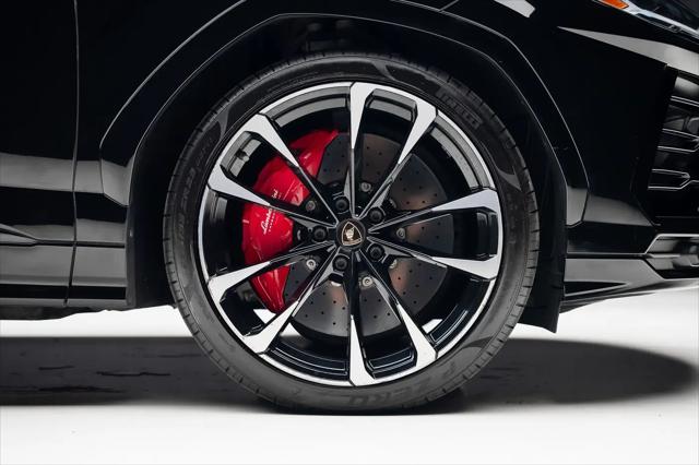 2021 Lamborghini Urus Graphite Capsule
