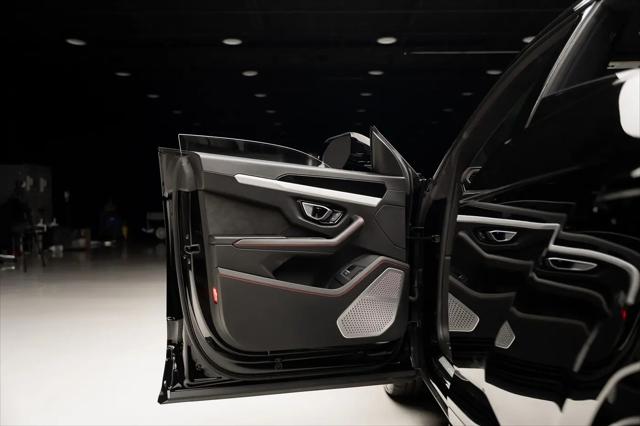 2021 Lamborghini Urus Graphite Capsule