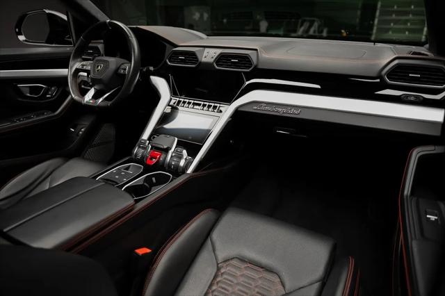 2021 Lamborghini Urus Graphite Capsule