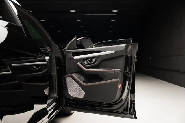 2021 Lamborghini Urus Graphite Capsule