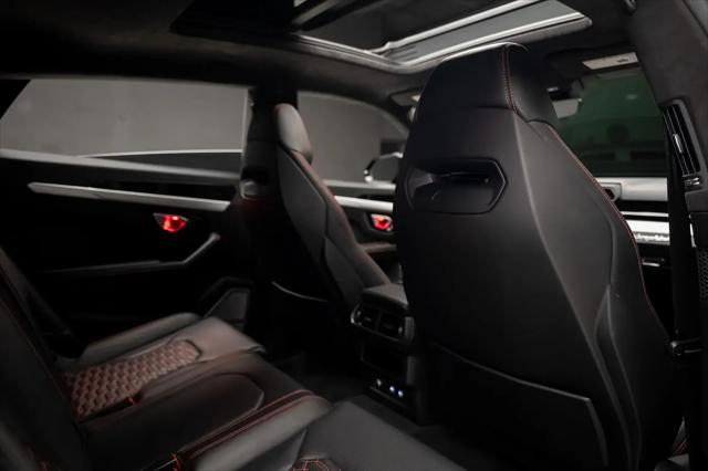 2021 Lamborghini Urus Graphite Capsule