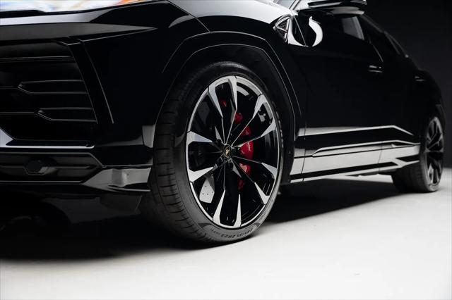 2021 Lamborghini Urus Graphite Capsule