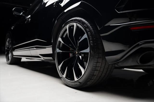 2021 Lamborghini Urus Graphite Capsule