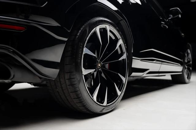 2021 Lamborghini Urus Graphite Capsule