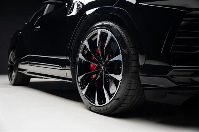 2021 Lamborghini Urus Graphite Capsule