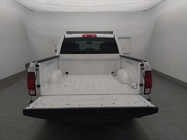 2022 Ram 1500 Classic SLT Crew Cab 4x2 5'7" Box