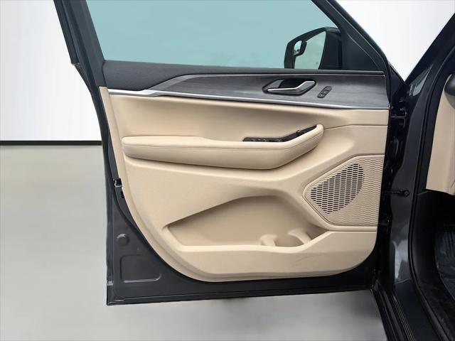2025 Jeep Grand Cherokee Limited 4x2