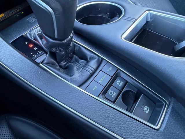 2019 Toyota Avalon Hybrid XSE