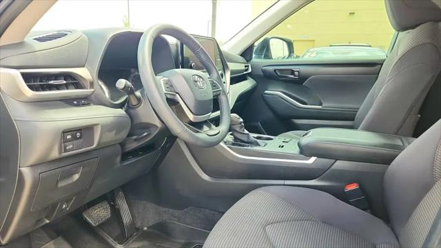 2024 Toyota Highlander LE