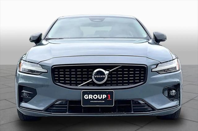 2024 Volvo S60 B5 Core Dark Theme