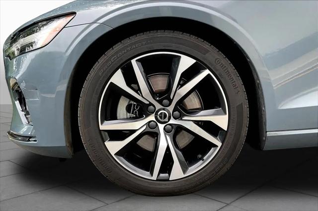 2024 Volvo S60 B5 Core Dark Theme