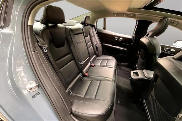2024 Volvo S60 B5 Core Dark Theme