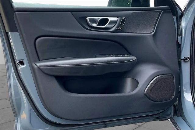 2024 Volvo S60 B5 Core Dark Theme