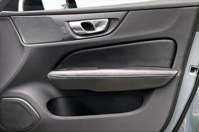 2024 Volvo S60 B5 Core Dark Theme