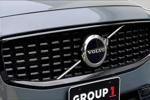 2024 Volvo S60 B5 Core Dark Theme