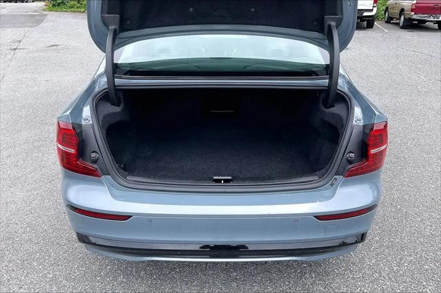 2024 Volvo S60 B5 Core Dark Theme