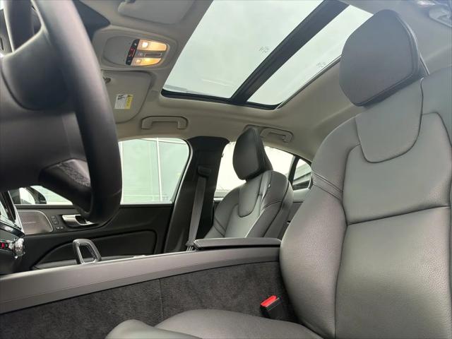 2023 Volvo S60 B5 Ultimate Bright Theme