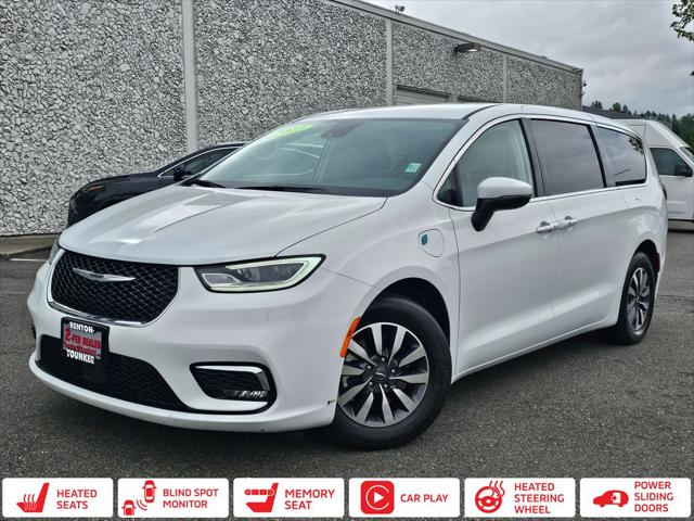 2023 Chrysler Pacifica Hybrid Touring L for sale in Renton, WA