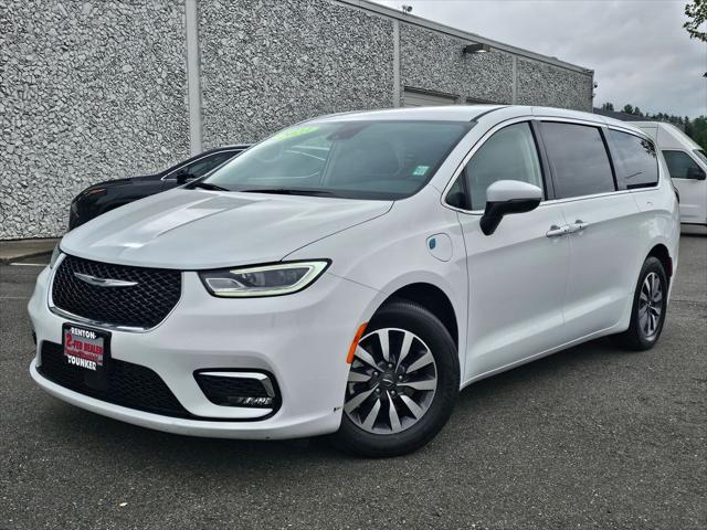 2023 Chrysler Pacifica Hybrid Touring L for sale in Renton, WA