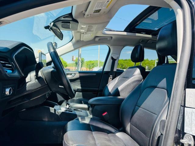 2022 Ford Escape Titanium
