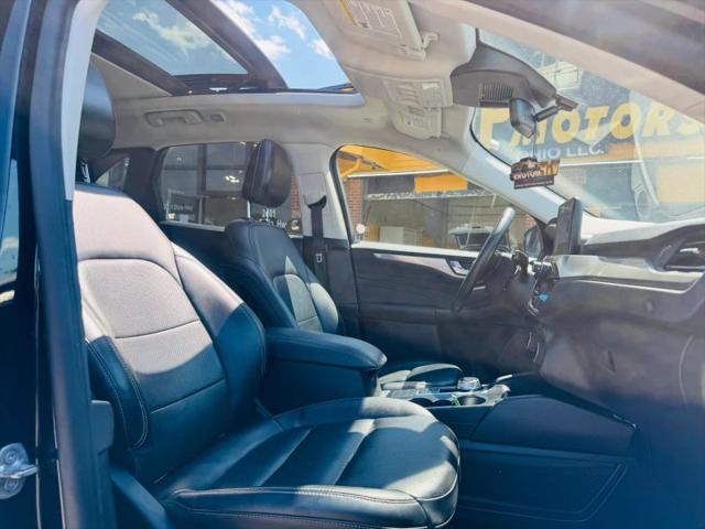 2022 Ford Escape Titanium