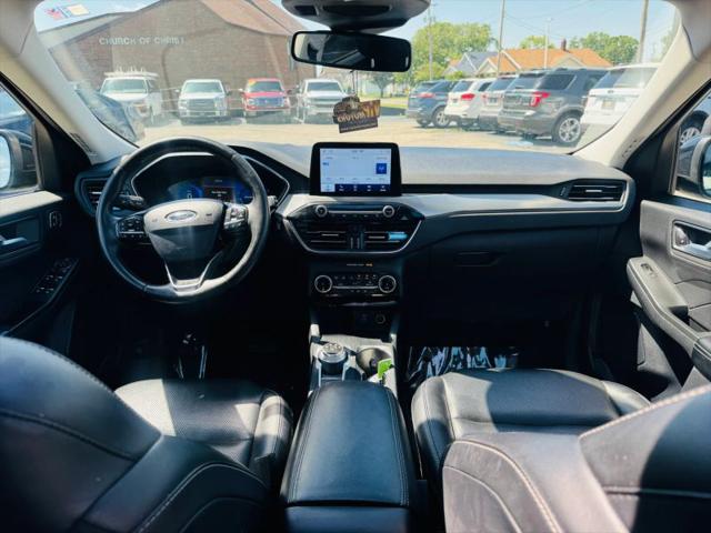 2022 Ford Escape Titanium