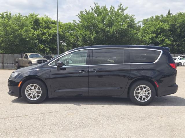 2024 Chrysler Voyager LX