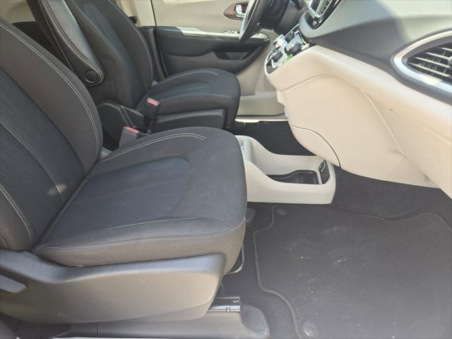 2024 Chrysler Voyager LX