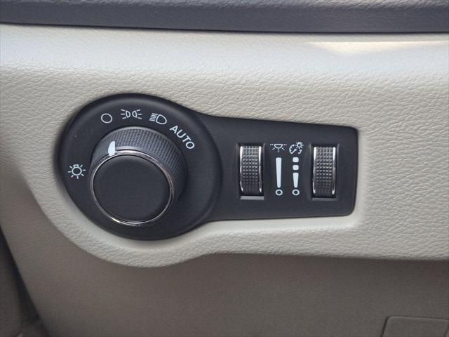2024 Chrysler Voyager LX