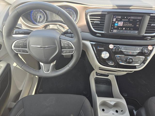 2024 Chrysler Voyager LX