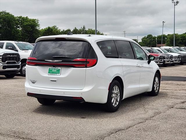 2026 Chrysler Pacifica Select