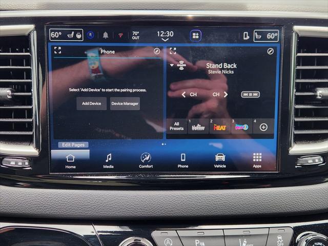 2026 Chrysler Pacifica Select