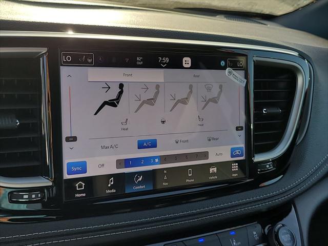2027 Chrysler Pacifica Select