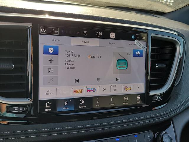 2027 Chrysler Pacifica Select