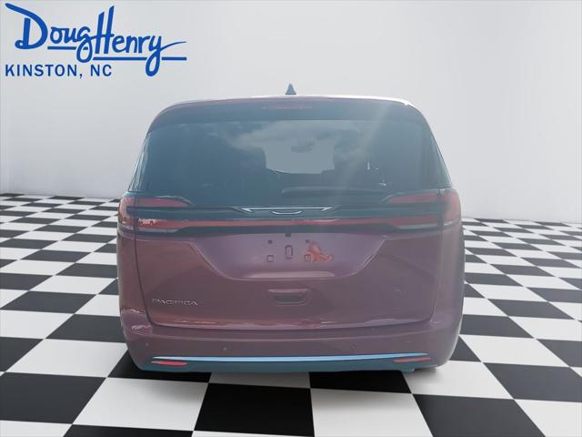 2027 Chrysler Pacifica Select