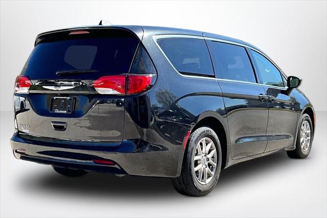 2024 Chrysler Voyager LX