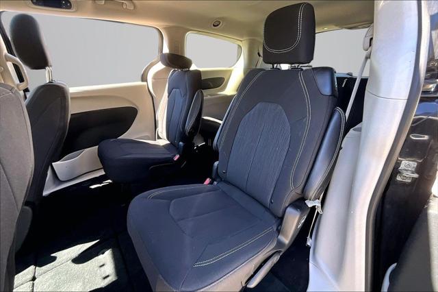 2024 Chrysler Voyager LX