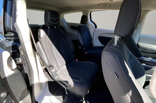2024 Chrysler Voyager LX