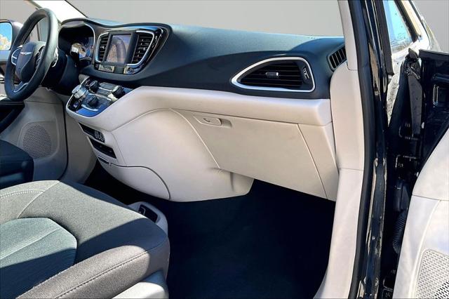 2024 Chrysler Voyager LX