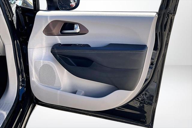 2024 Chrysler Voyager LX