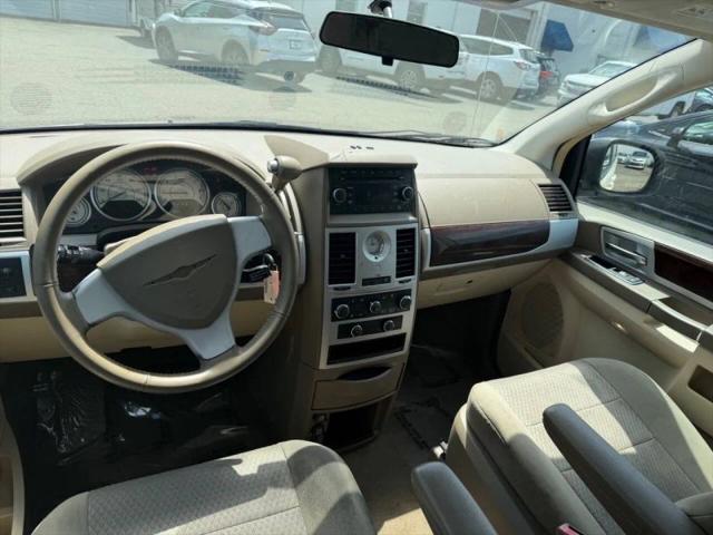 2010 Chrysler Town & Country Touring