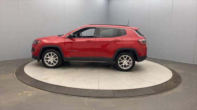 2023 Jeep Compass Latitude Lux FWD