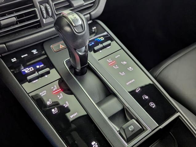 2023 Porsche Macan Unknown