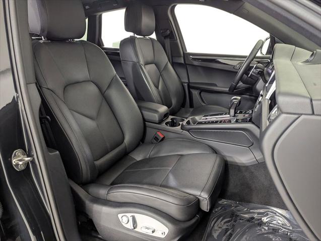 2023 Porsche Macan Unknown