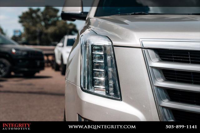 2016 Cadillac Escalade Luxury Collection