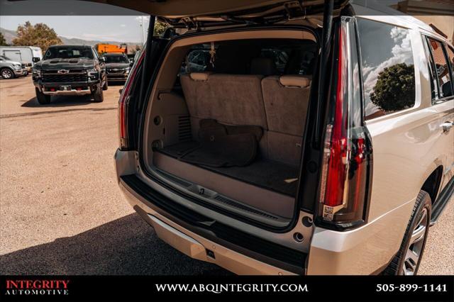 2016 Cadillac Escalade Luxury Collection