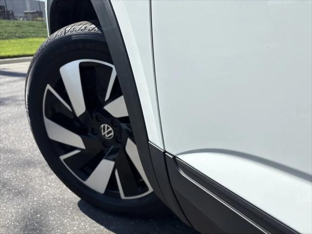 2025 Volkswagen Atlas Cross Sport 2.0T SE w/Technology