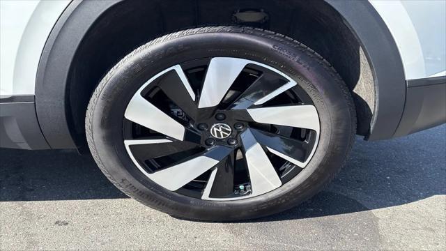 2025 Volkswagen Atlas Cross Sport 2.0T SE w/Technology