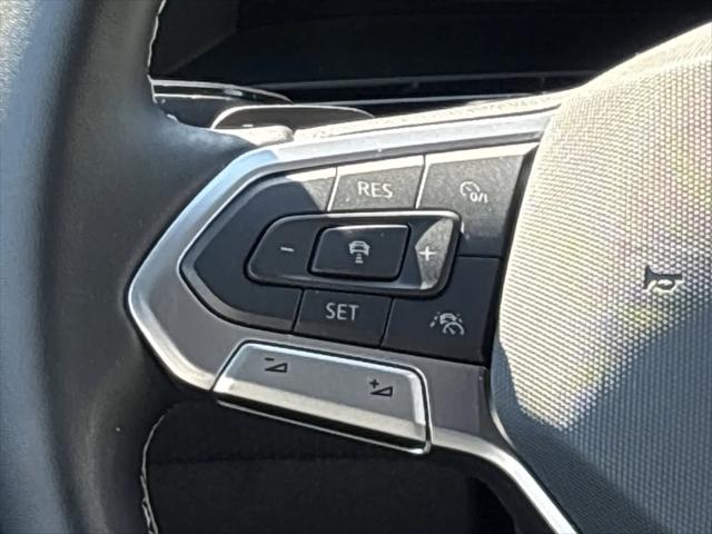 2025 Volkswagen Atlas Cross Sport 2.0T SE w/Technology