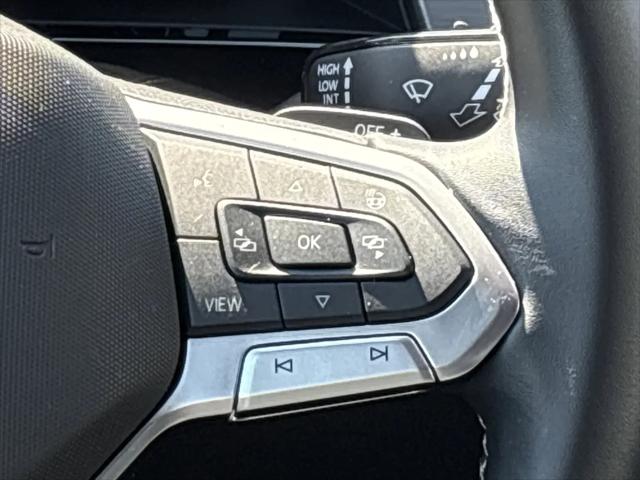2025 Volkswagen Atlas Cross Sport 2.0T SE w/Technology